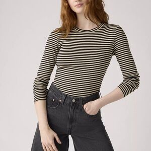 Levi’s- ESSENTIAL LONG-SLEEVE TEE-NWT